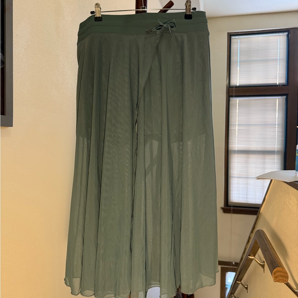HALARA Flowing Maxi Skirt